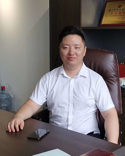 李波